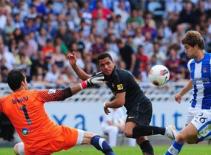 Công làm thủ phá, Barca tạo sốc ở Anoeta