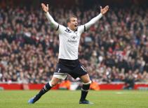 Van Der Vaart sẽ trở lại trong trận đại chiến với Liverpool