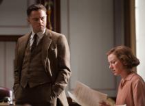 Naomi Watts làm thư ký của người sáng lập FBI