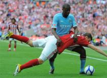 Trước trận Man City-Napoli: Ai đá cặp cùng Toure