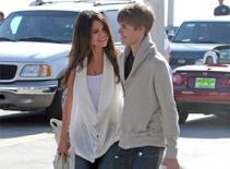 Justin và Selena shopping và xem phim ở LA