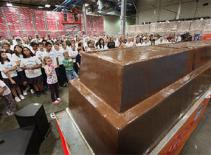 Thanh chocolate nặng 5 tấn 