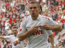 Cologne đại thắng Leverkusen: Câu trả lời của Podolski