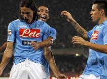 Video Napoli - AC Milan: Cảm xúc mang tên Cavani