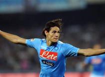 Cavani lập hattrick, Napoli quật ngã nhà vô địch
