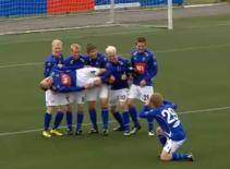 Pha ăn mừng "độc" nhất làng bóng đá thế giới