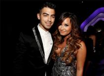 Sao Hollywood chúc mừng album mới của Demi Lovato