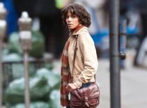 Halle Berry gãy chân trên phim trường