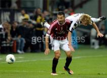 Shaarawy tỏa sáng, Milan cứu vớt 1 điểm ngay tại San Siro