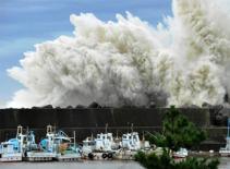 Hình ảnh Nhật Bản bị tàn phá trong cơn bão lớn