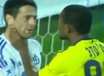 Bỏ lỡ cơ hội mười mươi, Eto’o bóp cổ đối thủ