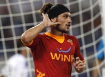 Roma đánh rơi chiến thắng phút chót