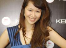 Dương Thùy Linh khoe vai thon, dáng chuẩn