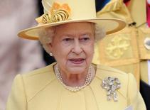 Nữ hoàng Anh một tay lo trọn đám cưới Hoàng gia