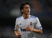 Ozil: Real Madrid sẽ "ăn Ba" mùa này