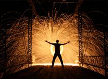 Choáng ngợp với nghệ thuật vẽ tranh bằng... ánh sáng