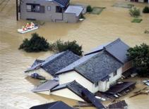 Ảnh: Dải Tây nước Nhật quay cuồng trong bão Talas