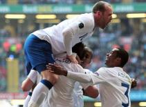 01h45, ngày 7/9, Anh - xứ Wales: Đại tiệc ở Wembley