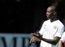 Balotelli: Không chơi bóng thì chơi Birds