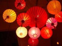 Mua lồng đèn tặng… người yêu