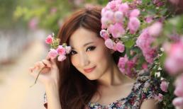 Thiếu nữ khoe sắc cùng hoa