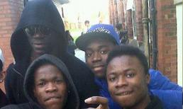 Mario Balotelli vào trường học xin đi nhờ toilet 