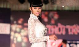 Mẫu teen Bảo Trân già như... quý bà