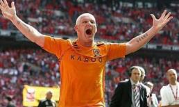 Chia tay sân cỏ, cầu thủ tự tử vì stress 