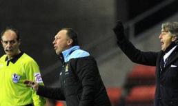 Rooney "đá xéo" Mancini