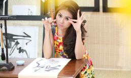 Vân Trang hoá "bà đồ" tươi trẻ trao lộc chữ đầu xuân