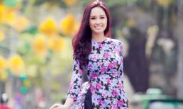 Mai Phương Thúy tươi tắn giữa phố xuân 