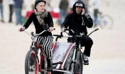 Pink đưa con gái yêu đi dạo bằng xe đạp