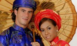 Muôn màu cầu thủ Tây đón Tết ta