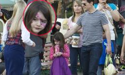 Suri vẽ mặt nạ và dạo chơi công viên Disney cùng bố