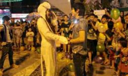 Thiếu nữ 9X làm thỏ tỏ tình bạn trai giữa công viên