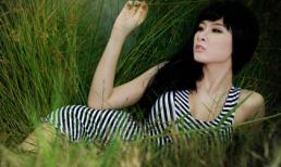 Phương Trinh khoe dáng trên đồng cỏ hoang