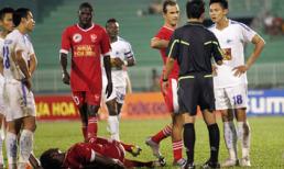 Bạo lực sân cỏ hoành hành, VPF “bất lực”