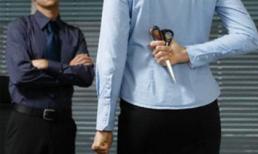 Uất ức vì bị phụ bạc, vợ hiền “xẻo của quý” chồng