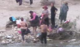 Video: Phụ nữ Thái tắm “tiên” giữa trời đông giá rét