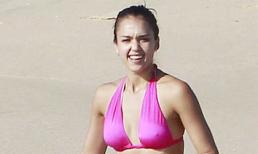 Jessica Alba khoe dáng đẹp sau 4 tháng sinh