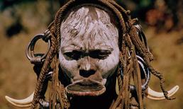 Vẻ đẹp hãi hùng của phụ nữ bộ tộc Surma