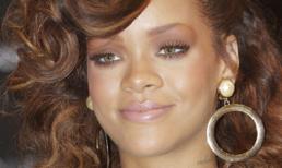 Những ngôi sao thích hoa tai khuyên vòng 