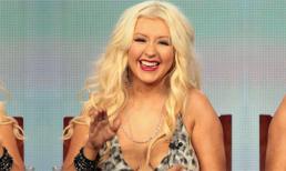 Christina "khoe" vòng 1... chảy xệ