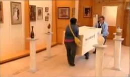 Những chiếc hòm có chân