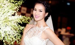 Anh Thư khoe sắc cùng phong lan trắng