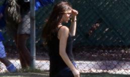 Victoria Beckham khoe dáng siêu thon khi đi xem con đá bóng