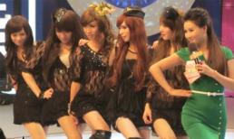 Nhóm thanh niên đẹp trai kiếm sống bằng nghề... giả gái