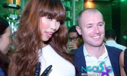 Hà Anh diện váy kín đáo, tươi rói tại sự kiện 