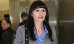 “Yêu” học sinh, cô giáo bị kiện 10 triệu đô