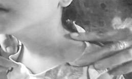 Bắt quả tang bố chồng cưỡng bức cháu gái của con dâu